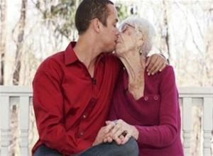 ΗΠΑ: 31χρονος γνώρισε στη μητέρα του την 91χρονη κοπέλα του