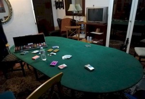 Γιαννιτσά: Έπαιζαν πόκα σε διαμέρισμα εν μέσω πανδημίας. Έντεκα συλλήψεις