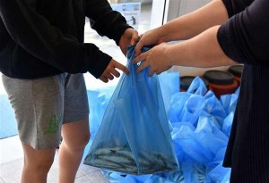 Δήμος Ν. Προποντίδας: Διανομή ψαριών σε δικαιούχους του Κοινωνικού Παντοπωλείου