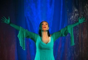«Ελένη» σε σκηνοθεσία Δήμου Αβδελιώδη στο Αντιγόνη Βαλάκου  | κριτική παράστασης