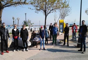 Δήμος Θερμαϊκού: Εθελοντές και Μέλη του Εμπορικού Συλλόγου περιποιούνται την παραλία