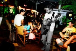 Βραδιά ζωντανής μουσικής στο Cohiba Cafe Bar