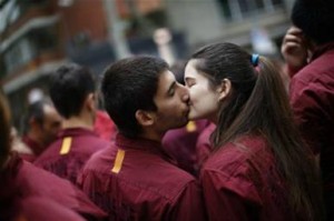 Καθοριστικό ρόλο παίζει το φιλί στην επιλογή συντρόφου