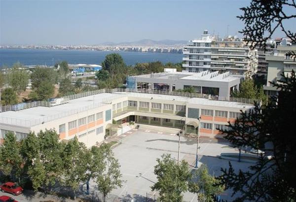 Θεσσαλονίκη ένταση στο 8ο γυμνάσιο με γυναίκα που αρνήθηκε να συμμετέχει στην εφορευτική επιτροπή