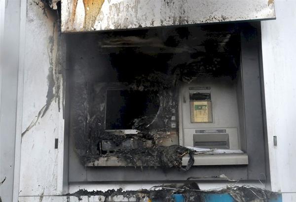Εμπρησμός σε ΑΤΜ τράπεζας τα ξημερώματα στο κέντρο της Θεσσαλονίκης
