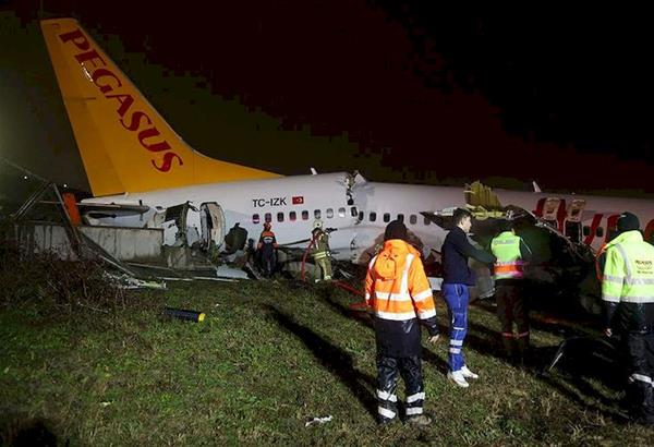 Βίντεο ντοκουμέντο από την συντριβή του Boeing 737-800 της Pegasus - Τρεις νεκροί και 157 τραυματίες