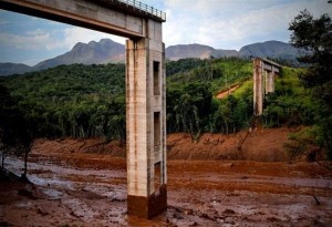 Βραζιλία: Επτά νεκροί δεκάδες αγνοούμενοι από κατάρρευση φράγματος σε ορυχείο