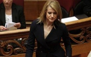 Τζάκρη: «Ψηφίζω με το πιστόλι στον κρόταφο»