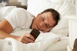 Τα smartphones «σκοτώνουν» τον νυχτερινό ύπνο