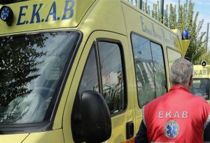 Ασθενής επιτέθηκε και έριξε σε γκρεμό, πλήρωμα του ΕΚΑΒ που πήγε να τον παραλάβει...