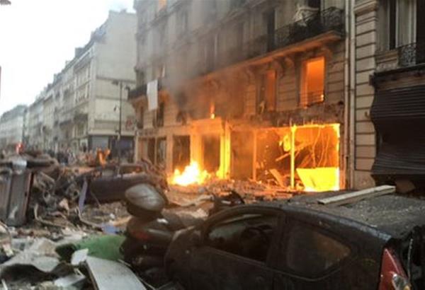 Ισχυρή έκρηξη στο Κέντρο του Παρισιού λόγω διαρροής αερίου. Δεκάδες τραυματίες