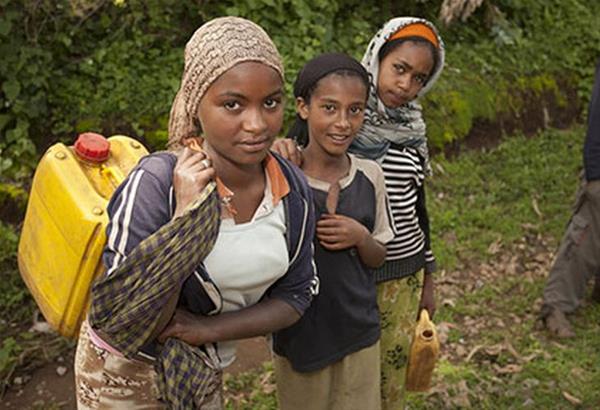 Παγκόσμιο ρεκόρ στην Αιθιοπία: φύτεψαν 350 εκατομμύρια δένδρα σε μια μέρα
