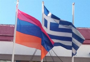 Στο δημαρχείο Νεάπολης-Συκεών, δίπλα στην ελληνική, η σημαία της Αρμενίας