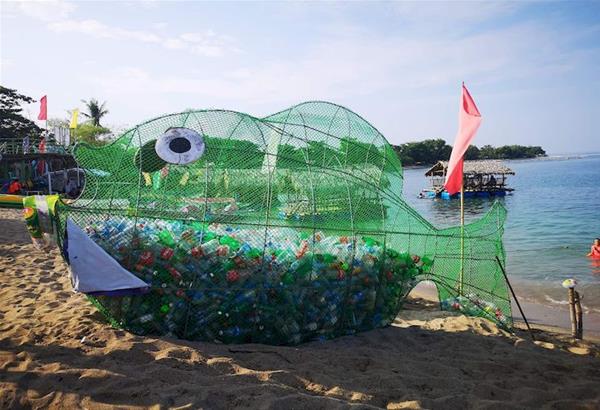 Ταΐστε τον Γκόμπι. Η έξυπνη ιδέα από το Μπαλί  που σώζει τις θάλασσες από τα πλαστικά