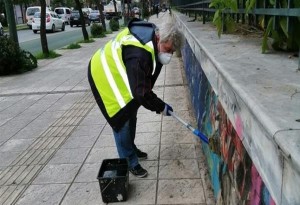 Θεσσαλονίκη: Εργασίες καθαρισμού των γκράφιτι στη Νέα Παραλία  και στο κέντρο της πόλης