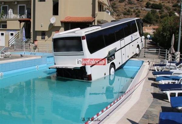 Κεφαλονιά: Λεωφορείο… έκανε βουτιά σε πισίνα ξενοδοχείου στα Τραυλιάτα