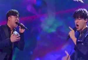 Κορεάτες τραγουδούν Γιώργο Νταλάρα σε μουσικό talent show και κλέβουν τις εντυπώσεις