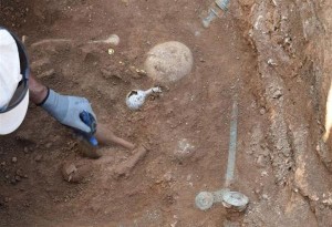 Κοζάνη: Ασύλητο τάφο του 1ου αιώνα π.Χ έφερε στο φως η αρχαιολογική σκαπάνη 