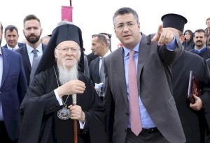 Ο Περιφερειάρχης Κεντρικής Μακεδονίας Απόστολος Τζιτζικώστας με τον Οικουμενικό Πατριάρχη Βαρθολομαίο στη Λιμνοθάλασσα Καλοχωρίου 