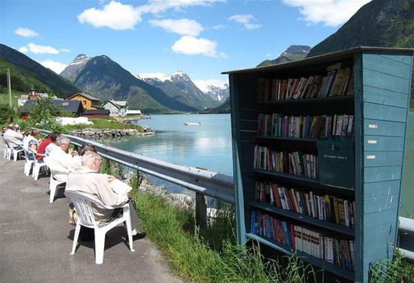Mundal: Το ιδανικό μέρος για βιβλιοφάγους - το χωριό με τους 280 κατοίκους και τα 150.000 βιβλία 