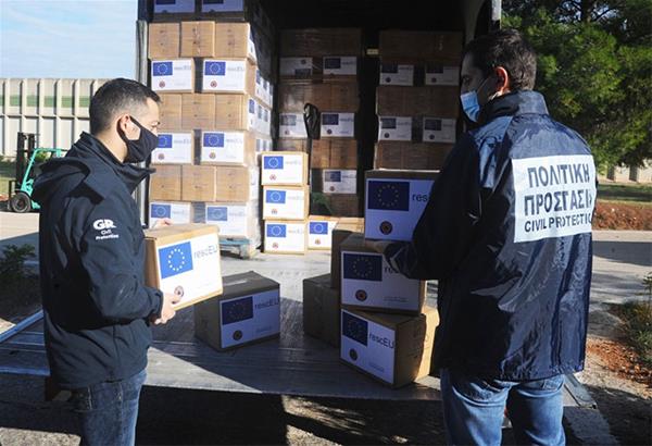 Κορωνοϊός: 500.000 ζευγάρια γάντια στάλθηκαν από την Ελλάδα στη Γαλλία 