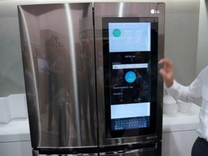  Η LG παρουσίασε smart ψυγείο με εγκατεστημένα τα… Windows 10! 