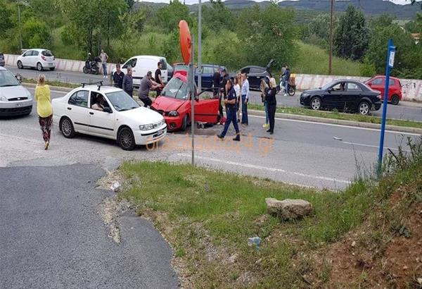 Ωραιόκαστρο Θεσσαλονίκης: ΙΧ όχημα προσέκρουσε σε κολόνα. Σοβαρά τραυματίστηκαν οι 2 επιβάτες
