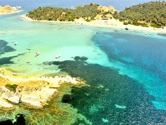 Το απόλυτο γαλάζιο, νήσος Αμμουλιανή Χαλκιδικής σε ένα πανέμορφο video από drone