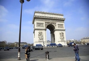 Παρίσι: Απειλή για βόμβα στην Αψίδα του Θριάμβου