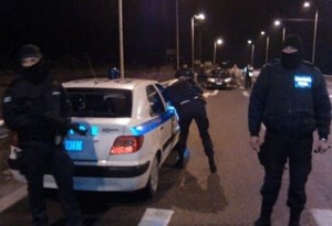 Θεσσαλονίκη: Καταδίωξη λαθροδιακινητών στην Εγνατία Οδό. 2 συλλήψεις για παράνομη μεταφορά 11 αλλοδαπών