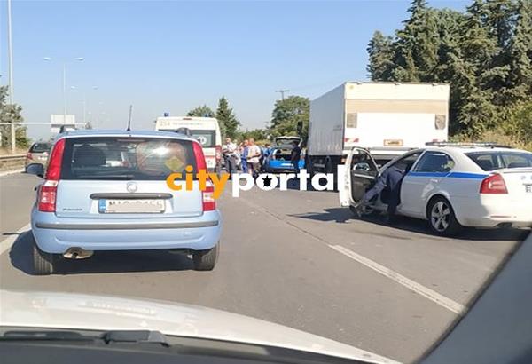 Θεσσαλονίκη: Τροχαίο ατύχημα στην είσοδο της Βούλγαρη από Ανατολικά. 