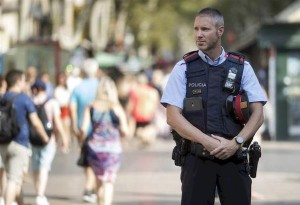 Επίθεση με μαχαίρι σε αστυνομικούς στη Βαρκελώνη. Φώναξε «Αλλάχ ακμπάρ» ο δράστης