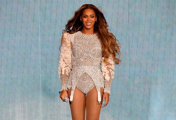 Τα φορέματα της Beyonce, Mariah Carrey, Anguilera σε δημοπρασία
