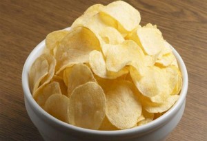 Πατάτες ως νόστιμα σπιτικά τσιπς; Δείτε τον τρόπο να το πετύχετε στην κουζίνα σας