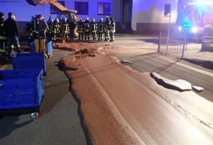 Διαρροή σοκολάτας από εργοστάσιο σε δρόμο στη Γερμανία. Το πιο γλυκό ατύχημα!