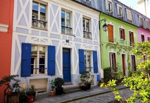 Rue Cremieux: O δρόμος στο Παρίσι που «ρίχνει πόρτα» στο Instagram