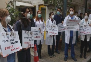 Παράσταση διαμαρτυρίας της ΠΟΕΔΗΝ σε νοσοκομεία της Θεσσαλονίκης. 