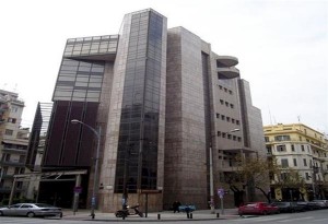 Θεσσαλονίκη: Άνδρας ανασύρθηκε τραυματισμένος από σκάμμα έξω από τη Δημοτική Βιβλιοθήκη  