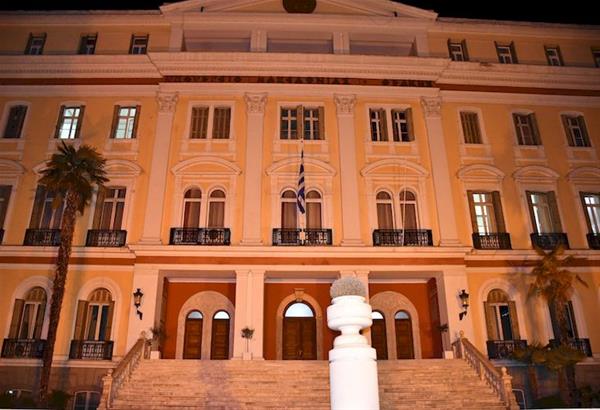 Θεσσαλονίκη 25/11/20: Το διοικητήριο φωτίστηκε πορτοκαλί για την εξάλειψη της βίας κατά των γυναικών.