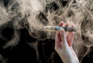 Ερευνα: Κίνδυνος χρόνιων παθήσεων των πνευμόνων από τα ηλεκτρονικά τσιγάρα
