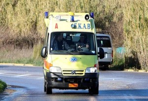 Καλύβες Χαλκιδική: Ασθενοφόρο του ΕΚΑΒ συγκρούστηκε με ΙΧ όχημα