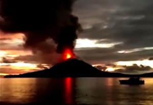 VIDEO: Τραγικές εικόνες, η ώρα της έκρηξης του ηφαιστείου που προκάλεσε το φονικό τσουνάμι