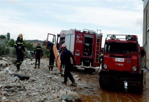 Τέσσερις αγνοούμενοι στην Κρήτη, επιχείρηση της Πυροσβεστικής για τον εντοπισμό τους.