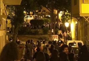 Θεσσαλονίκη: Επέμβαση ΜΑΤ το βράδυ για εκκένωση της πλατείας Καλλιθέας στην Άνω Πόλη (video)