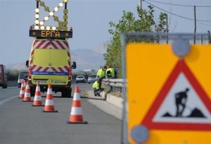 Eργασίες καθαρισμού φρεατίων στο παράπλευρο οδικό δίκτυο του Περιφερειακού Θεσσαλονίκης