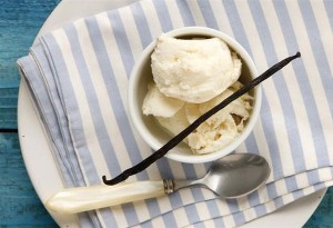 Εύκολο παγωτό βανίλια με ζαχαρούχο γάλα από την Αργυρώ