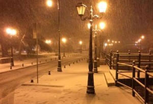 Πυκνή χιονόπτωση στην πόλη της Φλώρινας (βίντεο)