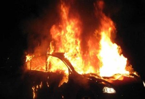 Σίνδος Θεσσαλονίκης: Παρανάλωμα του πυρός ΙΧ όχημα 
