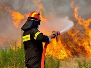 Θεσσαλονίκη: Πολλές πυρκαγιές γύρω από την πόλη - κλειστός ο δρόμος Θέρμης-Χαριλάου