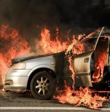 Θεσσαλονίκη: Φωτιά σε εταιρικό αυτοκίνητο στην Άνω Πόλη